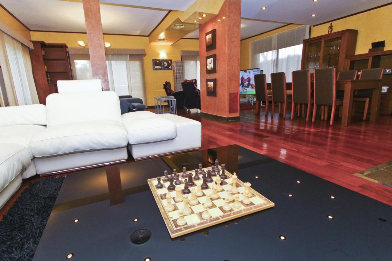New Play Lake Villa Salou Esterno foto
